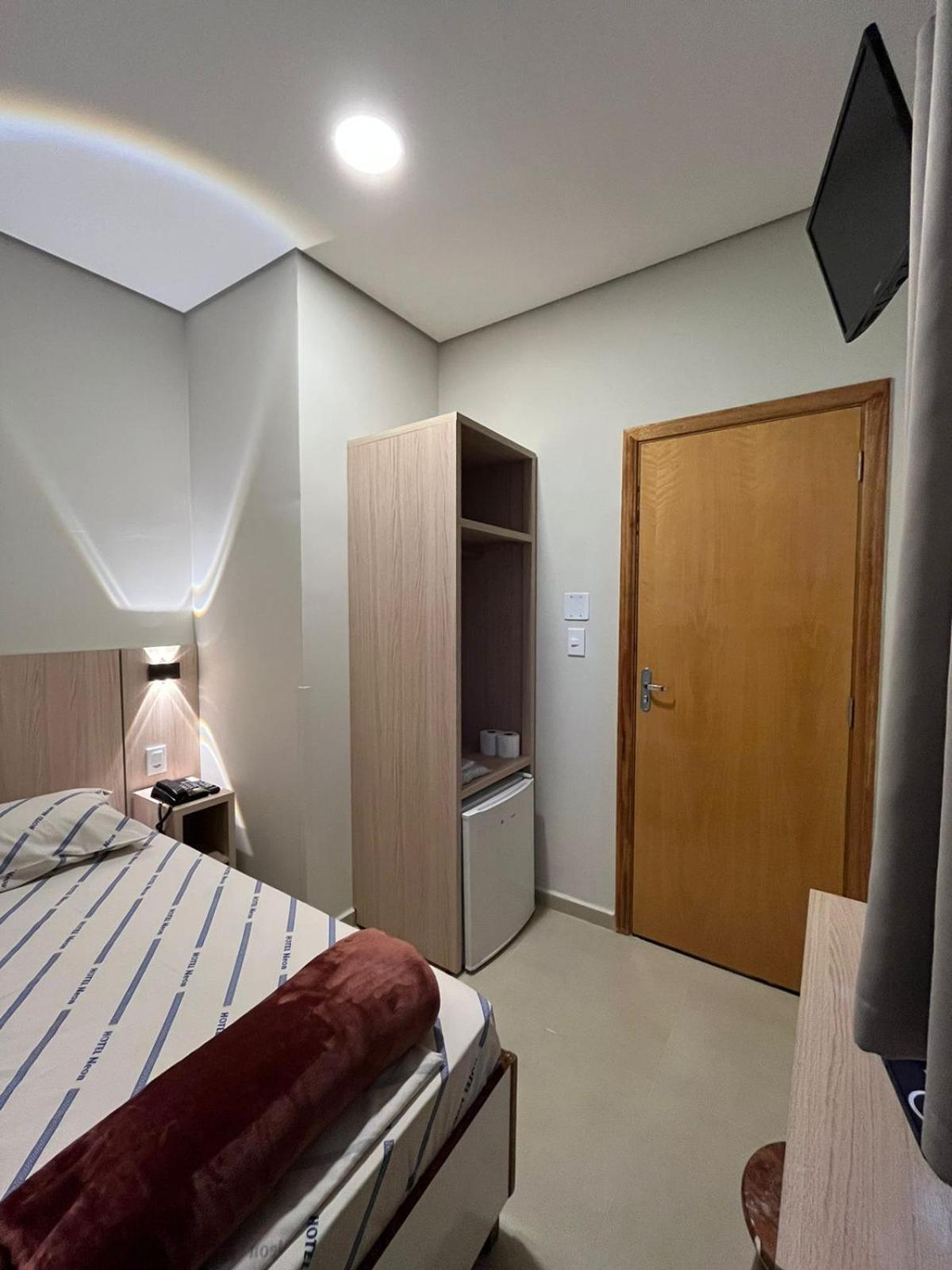 Hotel Neon - Proximo A 25 De Marco, Bom Retiro E Bras, A 2Min Do Mirante Sampa Sky E Pista De Skate Anhangabau Сан-Пауло Экстерьер фото