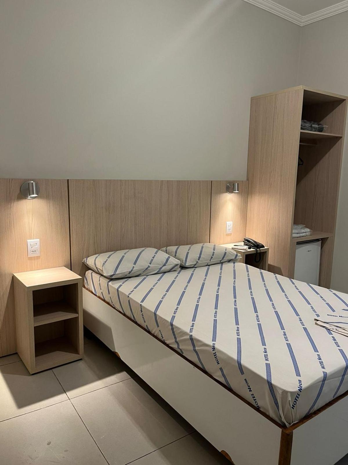 Hotel Neon - Proximo A 25 De Marco, Bom Retiro E Bras, A 2Min Do Mirante Sampa Sky E Pista De Skate Anhangabau Сан-Пауло Экстерьер фото